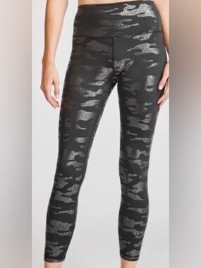 Glyder Leggings– 7/8 Length - Black Star Camo – Size M